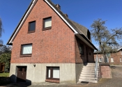 Immobilie Hamburg / Ochsenwerder - Tolle Lage in Hamburg-Ochsenwerder: Einfamilienhaus mit Reetdach; Seeblick inclusive (Objekt A2791)