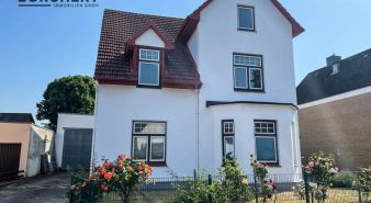 Immobilie Elmshorn - Vermietetes Mehrfamilienhaus mit Nebengebäude und Baugrundstück zu verkaufen!