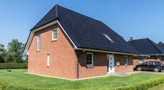Immobilie Raa-Besenbek - Bei Elmshorn - 3 Zimmer-Dachgeschosswohnung in Zweifamilienhaus in Raa-Besenbek zu vermieten!